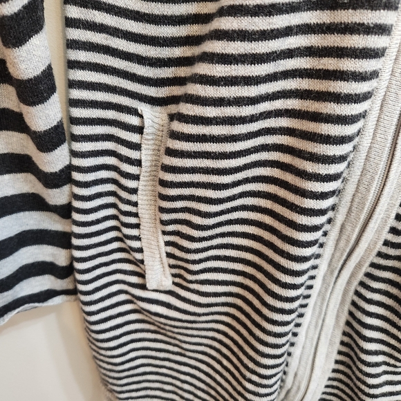 Indigenous Organic Cotton Striped Long Sweater Size Medium - Picture 6 of 9